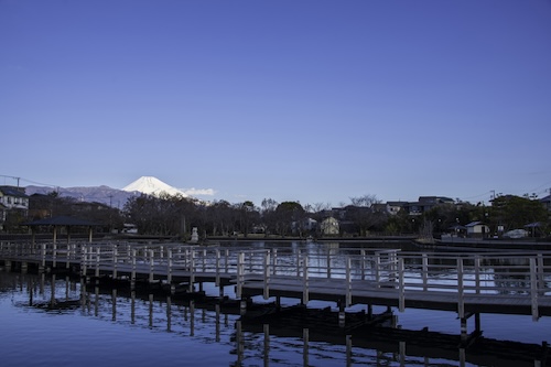 丸池と富士山（冬）の画像