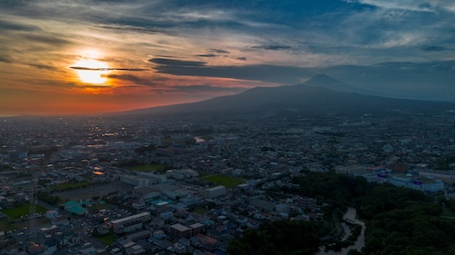 夏の夕景の空撮画像1