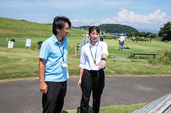 インターン生の写真(スポーツ施設点検)