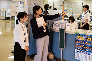 インターン生の写真（住民課）