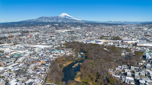 柿田川と富士山の空撮画像
